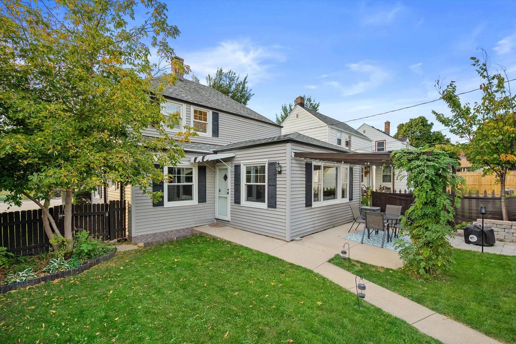 Photo of 4518 S Howell AVENUE, Milwaukee, WI 53207 (MLS # 1984647)