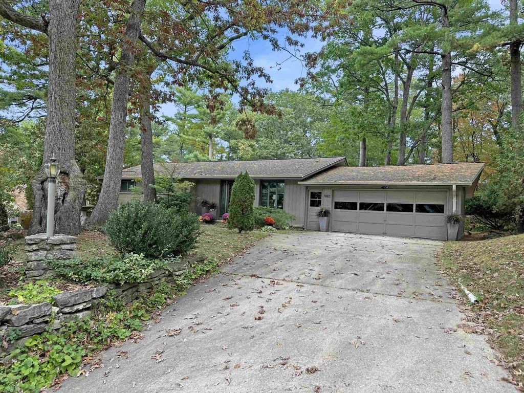 Photo of 980 Queoff STREET, Green Bay, WI 54311 (MLS # 50316728)