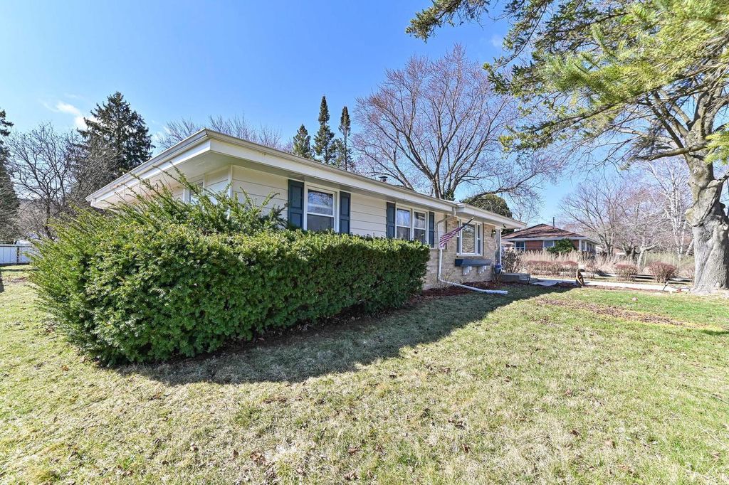 Photo of 6383 W Darnel AVENUE, Brown Deer, WI 53223 (MLS # 1955576)