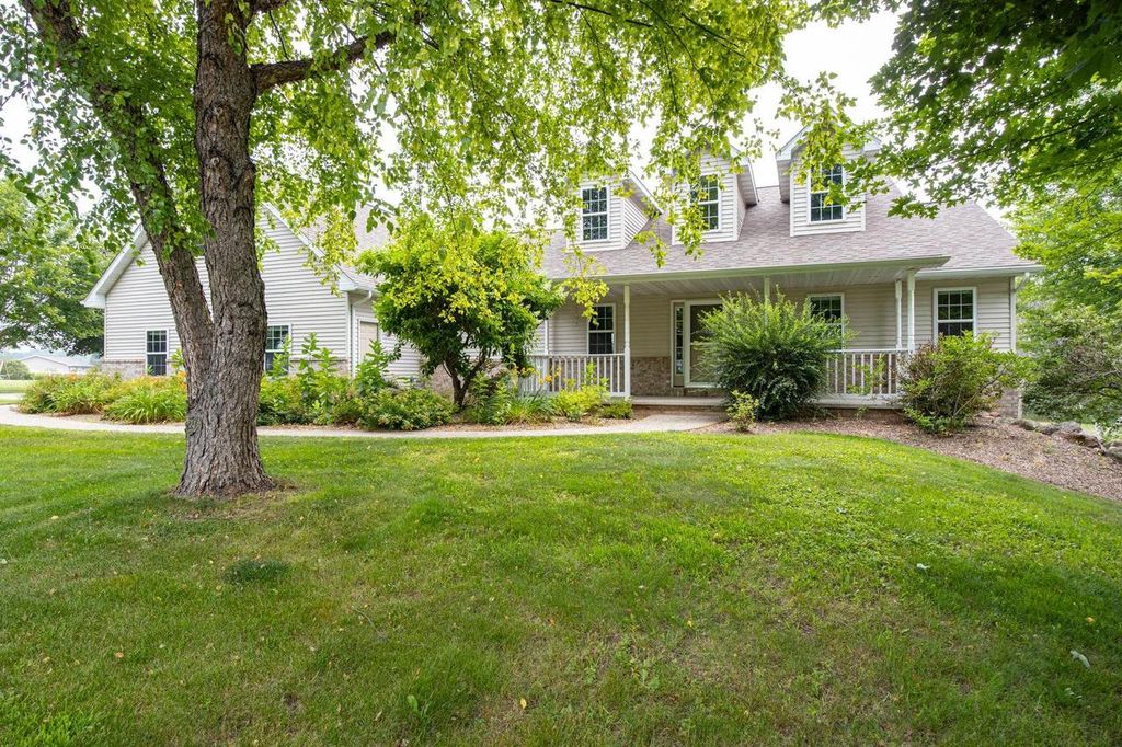 Photo of E9051 Rocky Mountain DRIVE, New London, WI 54961 (MLS # 50329458)
