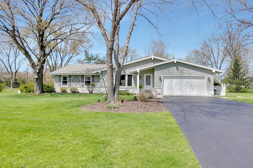 Photo of W332N5447 Solveson DRIVE, Nashotah, WI 53058 (MLS # 1959042)