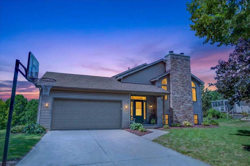 Photo of 10 Maple View COURT, Madison, WI 53719 (MLS # 2030705)