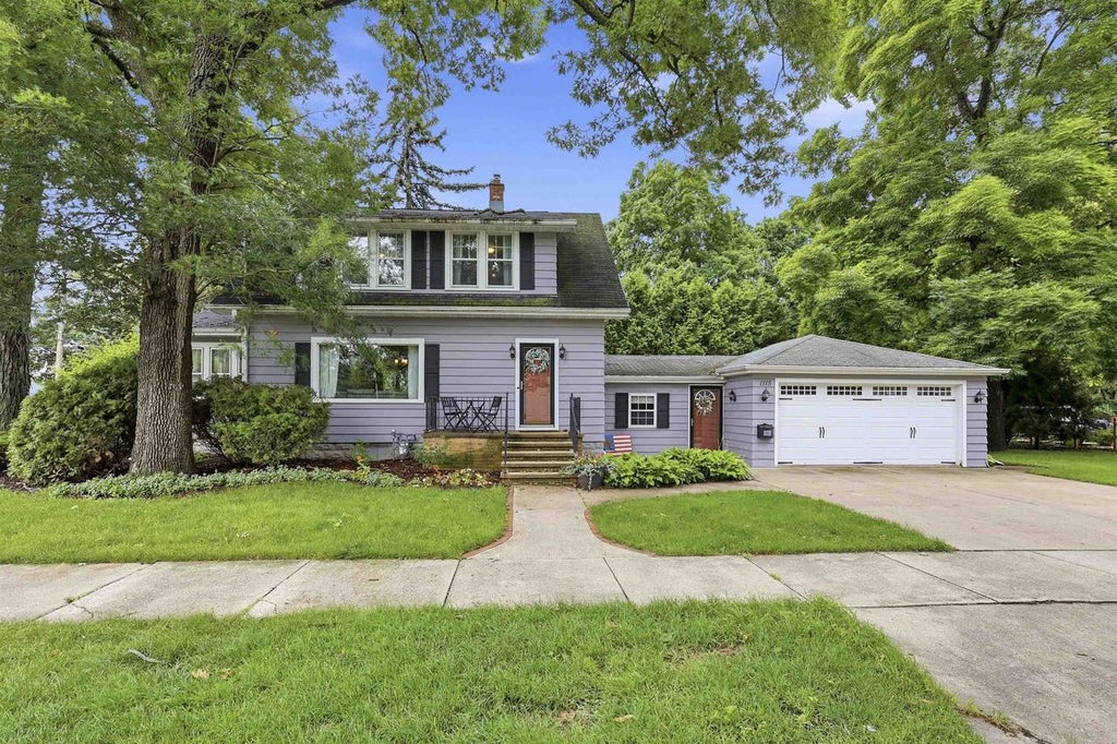 Photo of 1115 Hewitt STREET, Neenah, WI 54956 (MLS # 50328569)