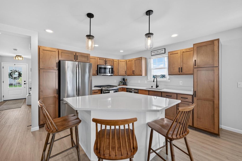 Photo of 9318 Highland Gate WAY, Verona, WI 53593 (MLS # 2031160)
