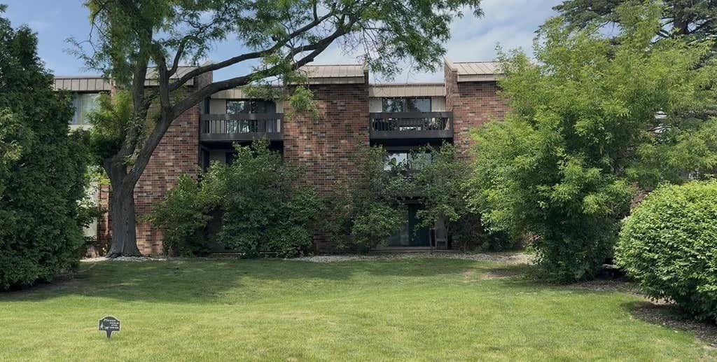 Photo of 2220 W Good Hope ROAD #21, Glendale, WI 53209 (MLS # 1967259)