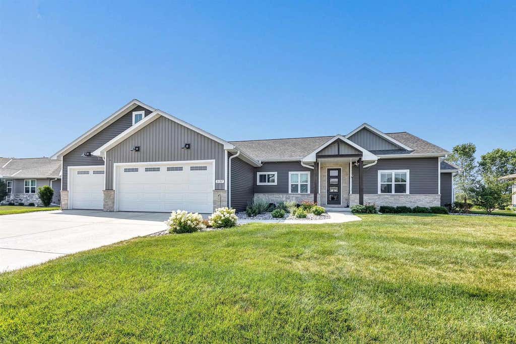 Photo of 2157 Fox Point CIRCLE, De Pere, WI 54115 (MLS # 50330704)