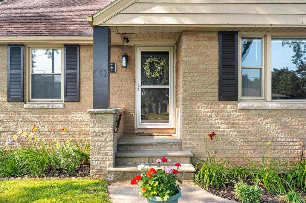 Photo of 2116 Manitowoc ROAD, Green Bay, WI 54302 (MLS # 50330014)