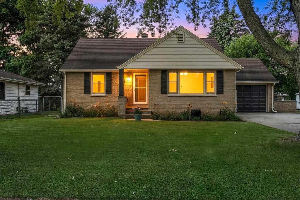 Photo of 2116 Manitowoc ROAD, Green Bay, WI 54302 (MLS # 50330014)