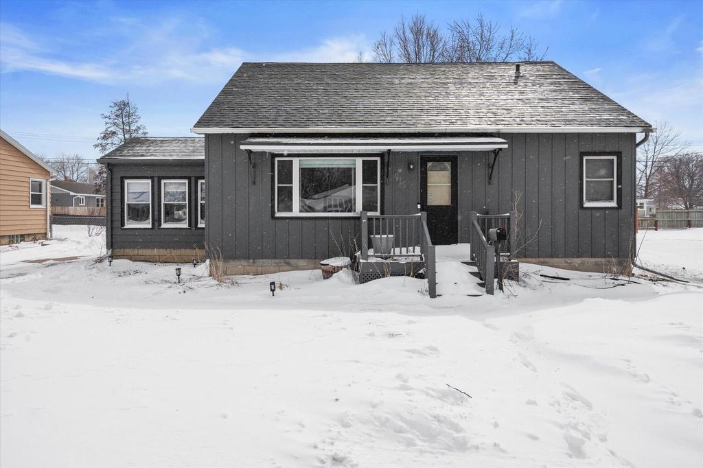 Photo of 915 Carol STREET, Watertown, WI 53094 (MLS # 1954155)