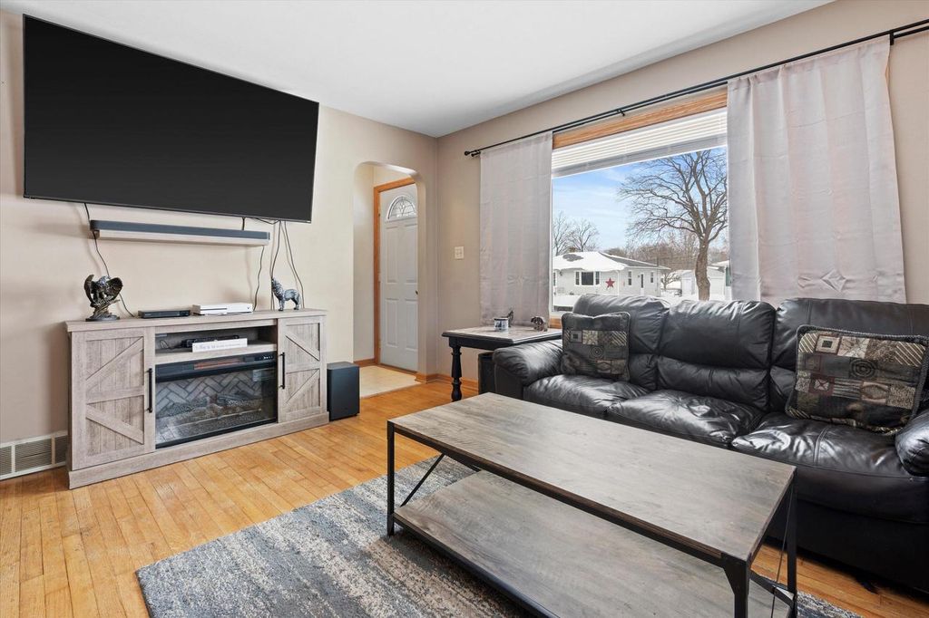 Photo of 915 Carol STREET, Watertown, WI 53094 (MLS # 1954155)