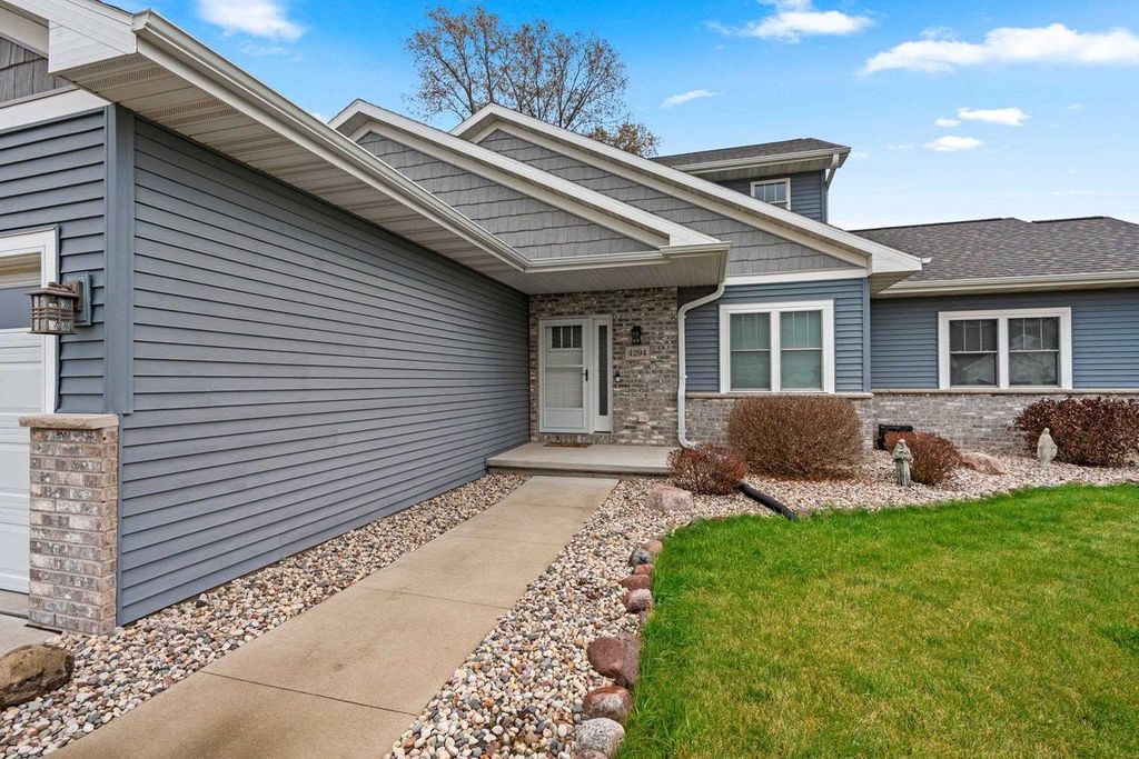 Photo of 4294 N Crane DRIVE, Appleton, WI 54914 (MLS # 50318516)
