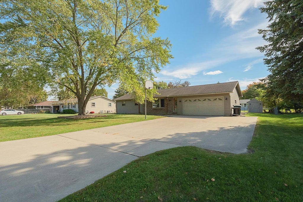 Photo of 2687 Lavender LANE, Green Bay, WI 54313 (MLS # 50334625)