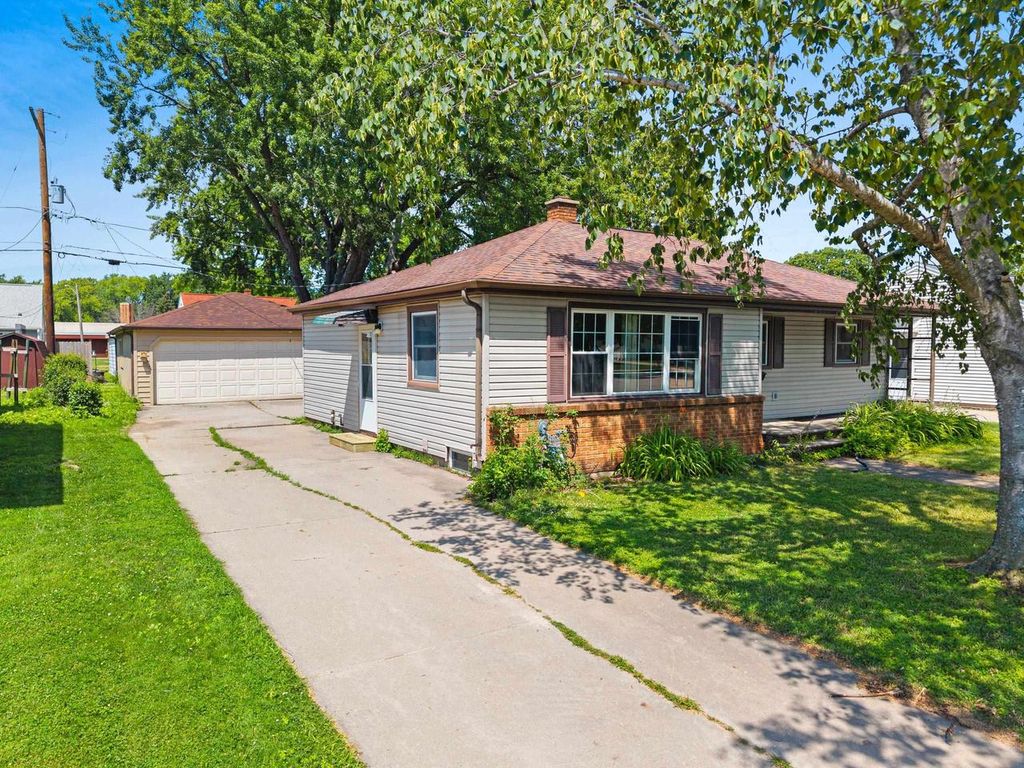 Photo of 965 Betty AVENUE, Neenah, WI 54956 (MLS # 50328727)