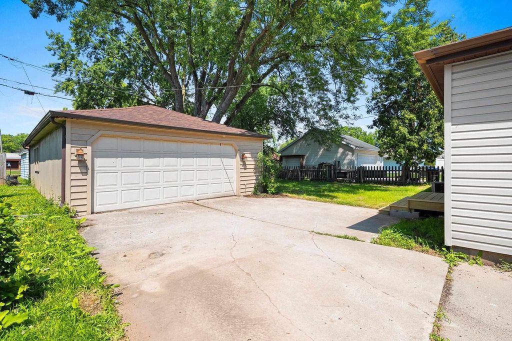Photo of 965 Betty AVENUE, Neenah, WI 54956 (MLS # 50328727)