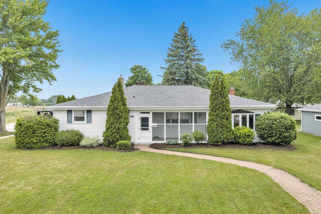 Photo of 1529 Clark STREET, Algoma, WI 54201 (MLS # 50327700)