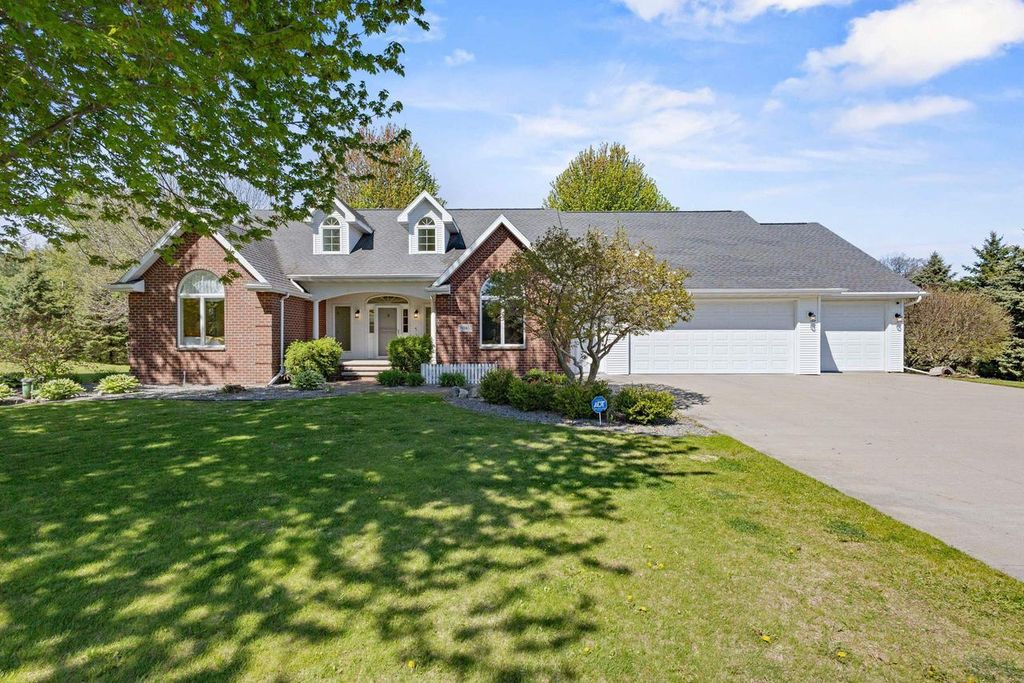 Photo of 8045 Saquaro COURT, Neenah, WI 54956 (MLS # 50328041)