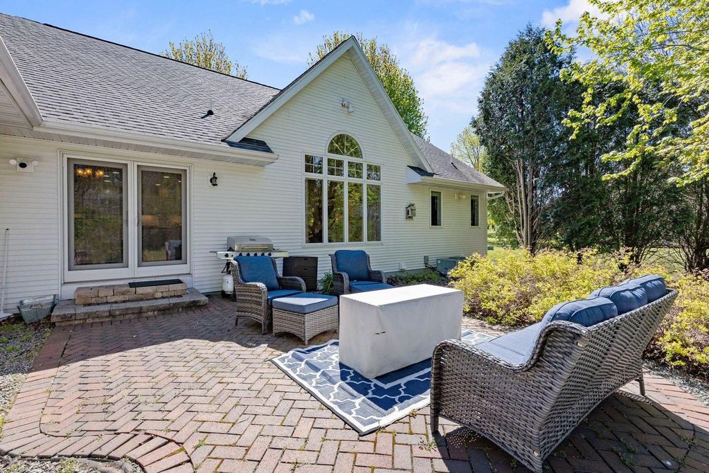 Photo of 8045 Saquaro COURT, Neenah, WI 54956 (MLS # 50328041)