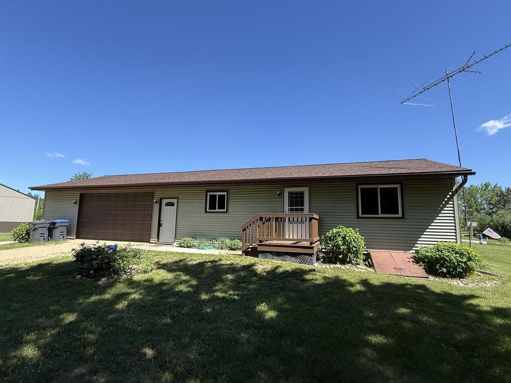 Photo of N6392 Blueberry ROAD, Gresham, WI 54128 (MLS # 50327438)