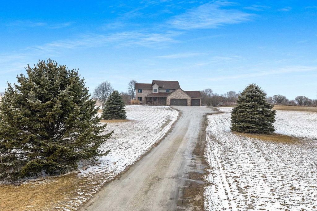 Photo of N2729 Lakeshore ROAD, Kewaunee, WI 54216 (MLS # 50322197)