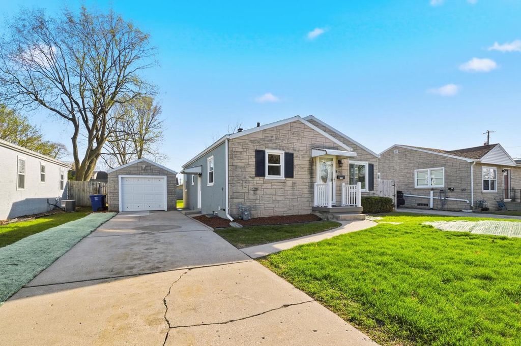 Photo of 1652 Kimball STREET, Green Bay, WI 54302 (MLS # 50324304)