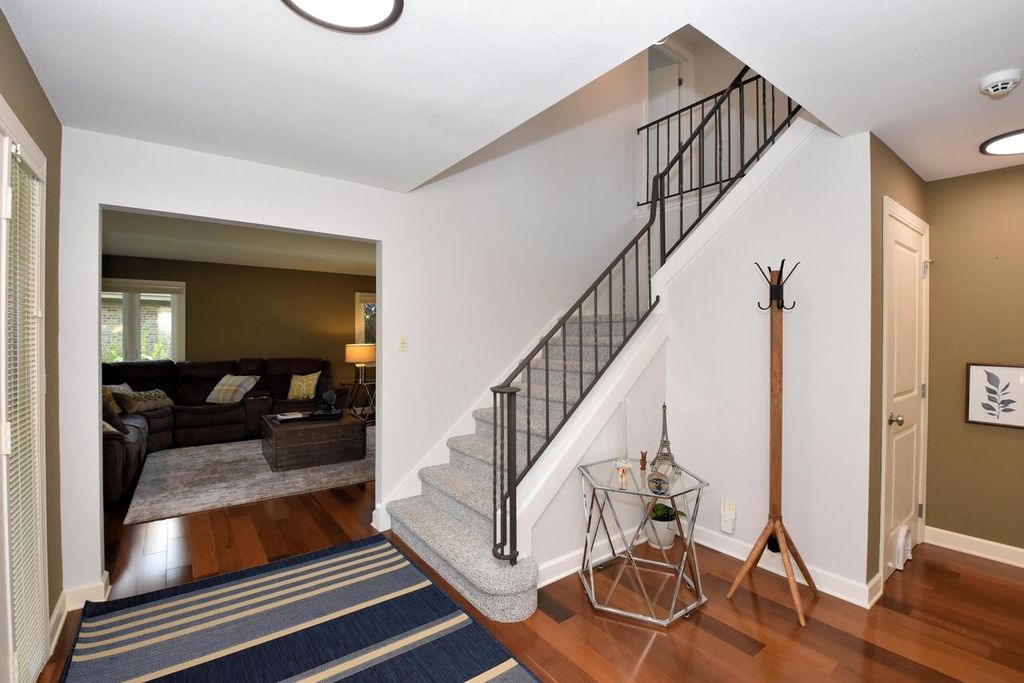 Photo of 5 Shorewood COURT, Wind Point, WI 53402 (MLS # 1936851)