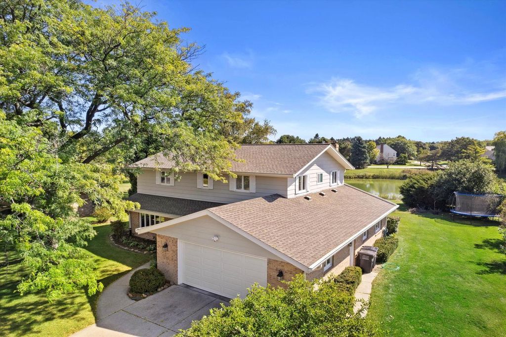 Photo of 5 Shorewood COURT, Wind Point, WI 53402 (MLS # 1936851)