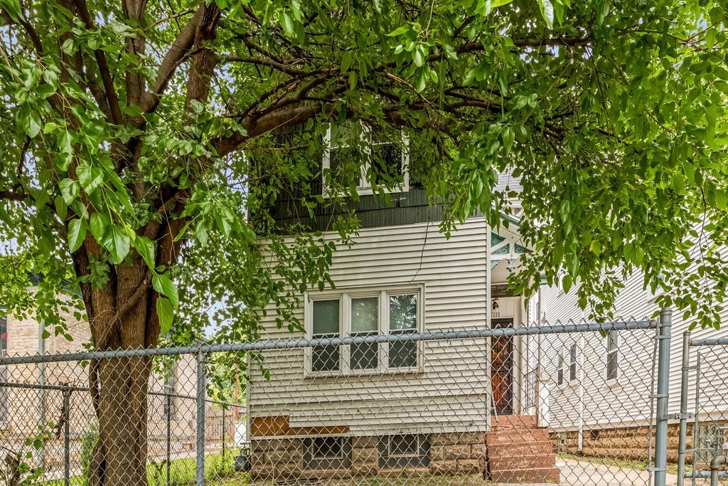Photo of 1222 W Washington STREET #1222A, Milwaukee, WI 53204 (MLS # 1971498)