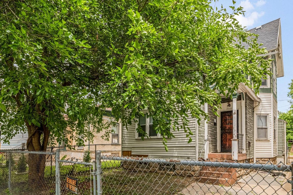 Photo of 1222 W Washington STREET #1222A, Milwaukee, WI 53204 (MLS # 1971498)