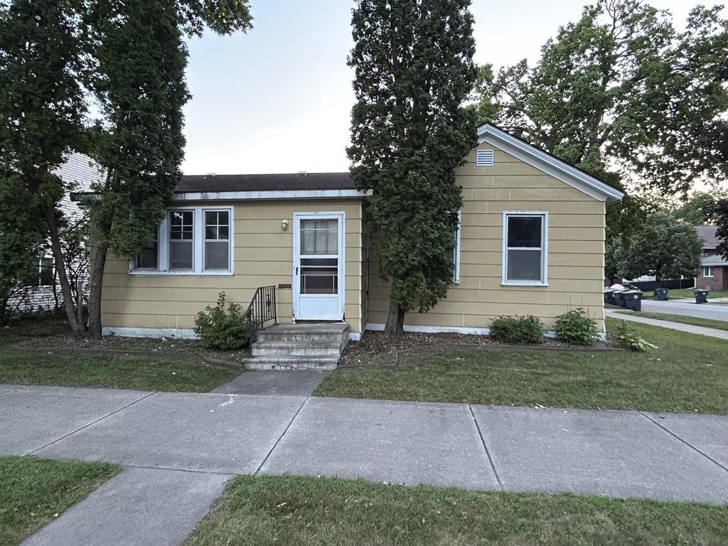 Photo of 731 N 10th STREET, La Crosse, WI 54601 (MLS # 1983054)