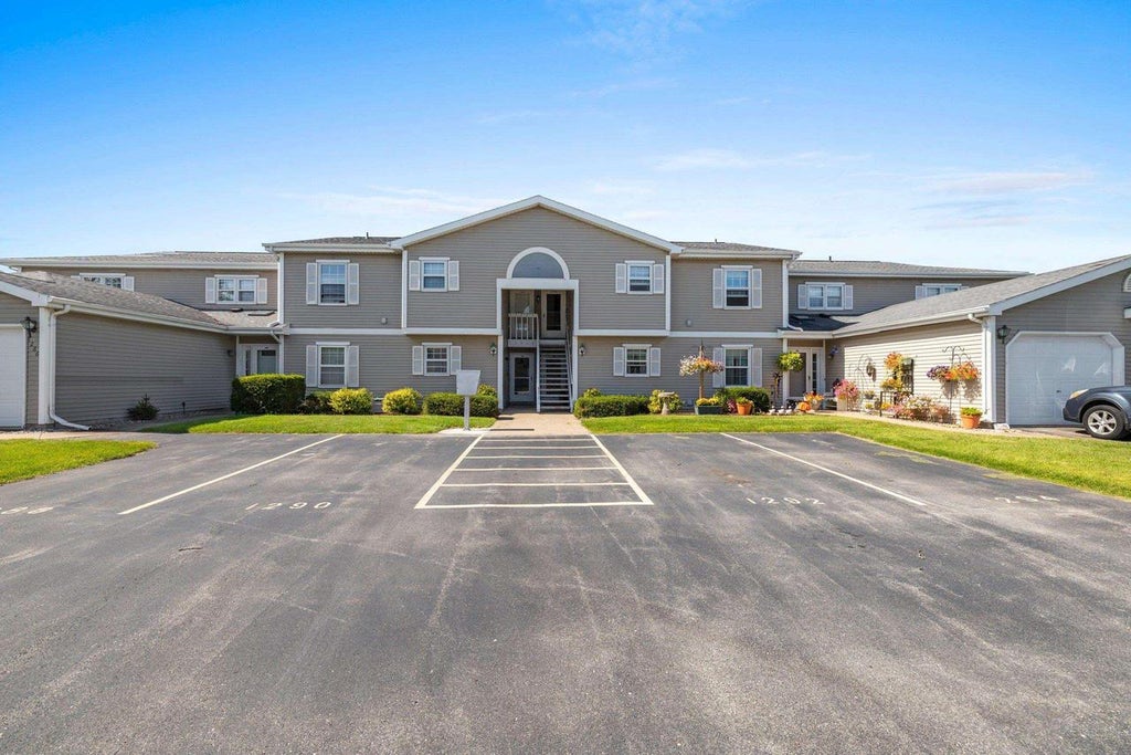 Photo of 1294 Wittmann Park LANE, Menasha, WI 54952 (MLS # 50332827)