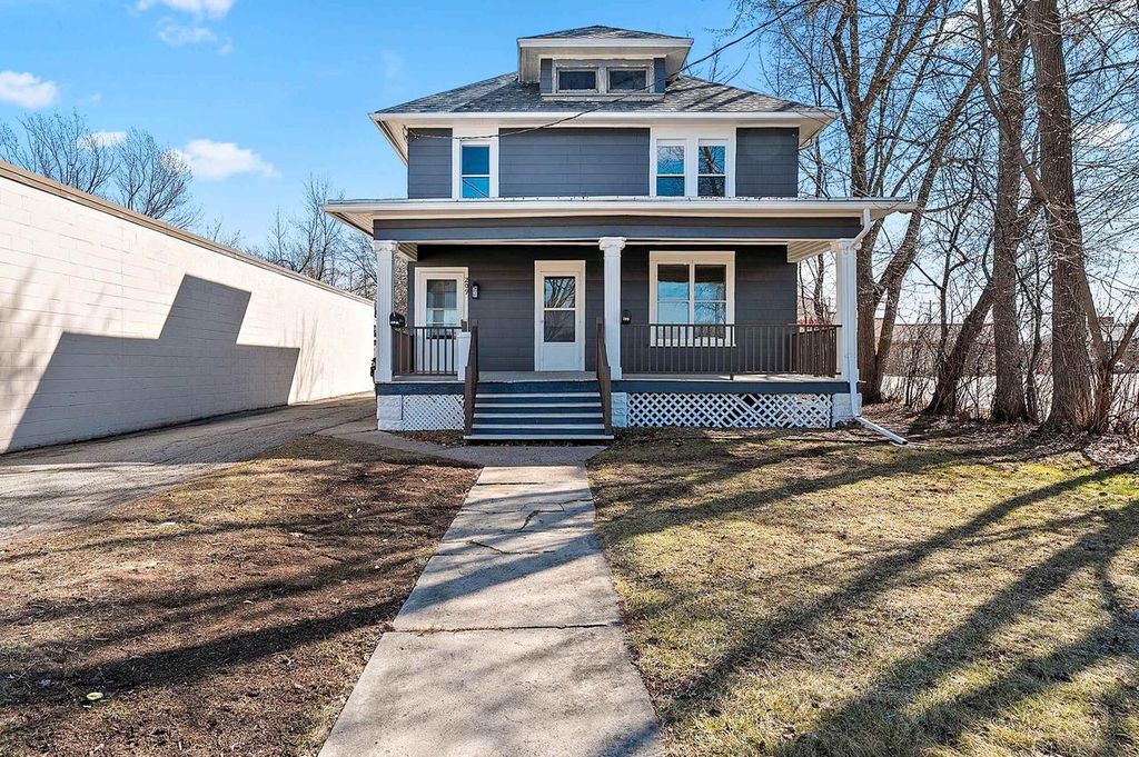 Photo of 209 Nicolet BOULEVARD, Neenah, WI 54956 (MLS # 50323488)