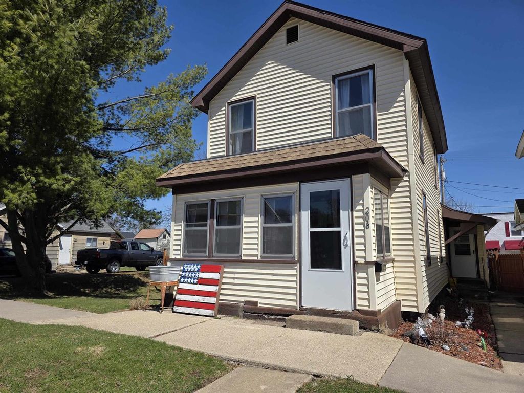 Photo of 206 Railroad STREET, Elroy, WI 53929 (MLS # 2020478)