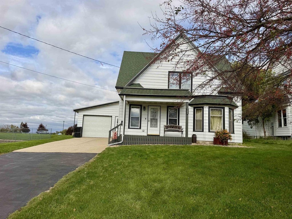 Photo of 704 dodgeville STREET, Highland, WI 53543 (MLS # 2034672)