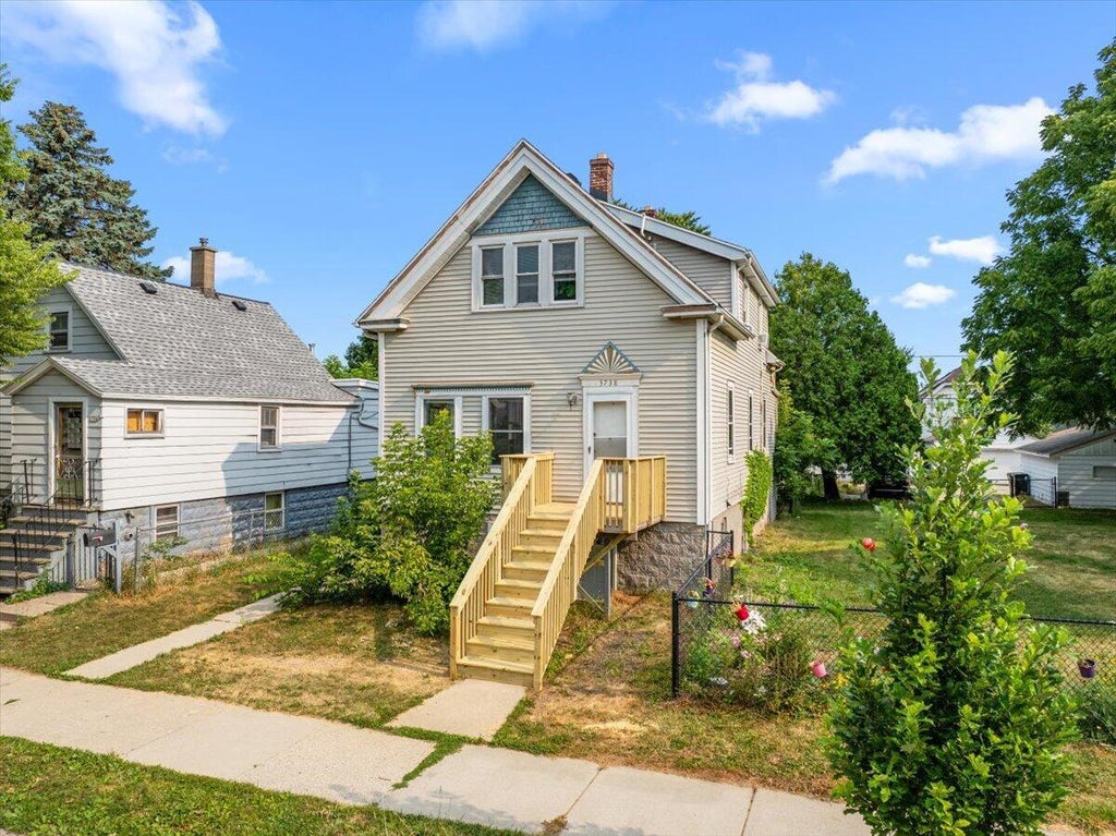 Photo of 3738 E Pulaski AVENUE, Cudahy, WI 53110 (MLS # 1973501)