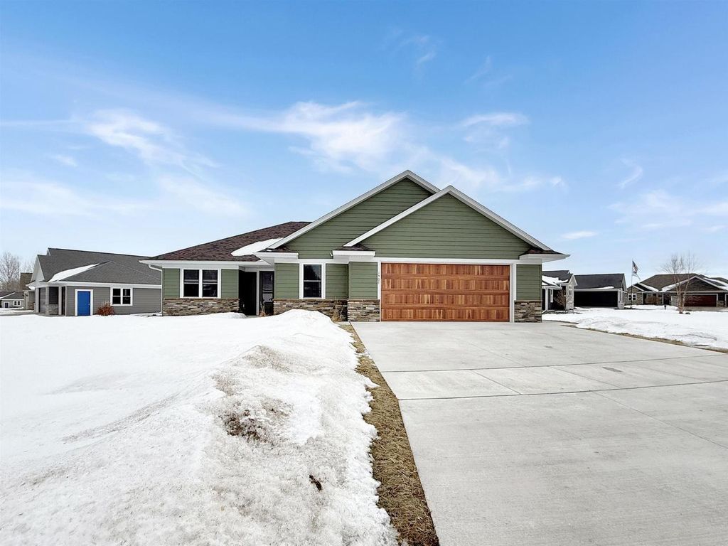 Photo of 1507 Green Acres DRIVE, Marshfield, WI 54449 (MLS # 22600468)