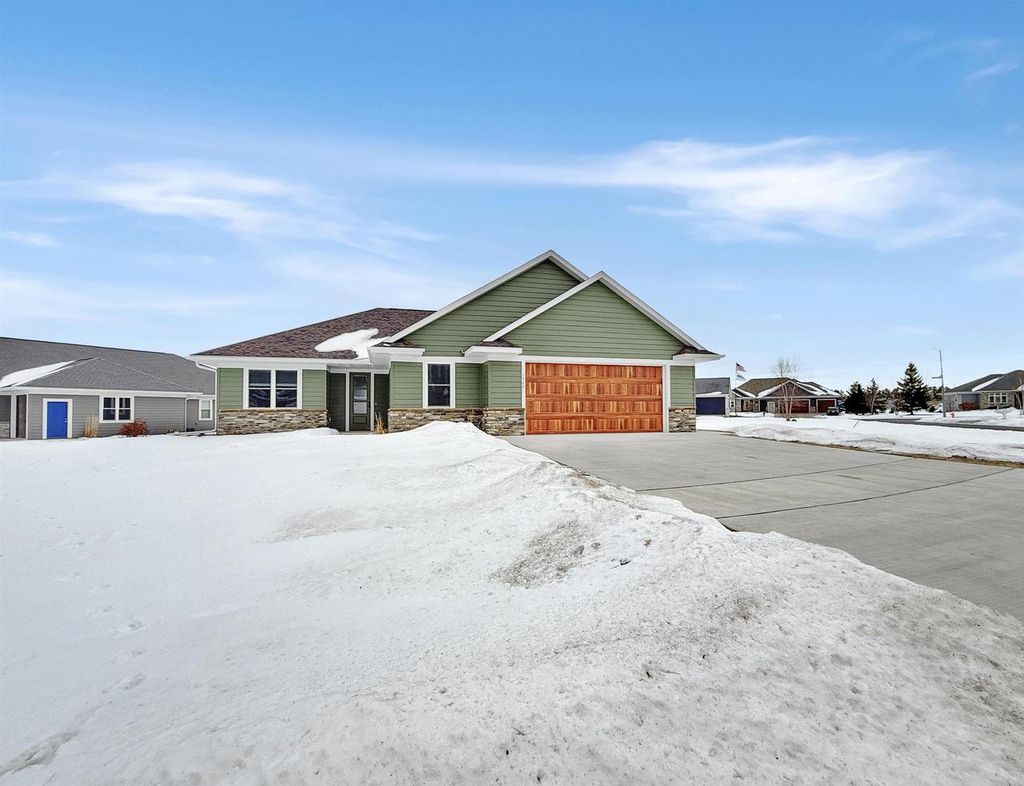 Photo of 1507 Green Acres DRIVE, Marshfield, WI 54449 (MLS # 22600468)