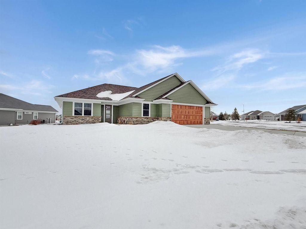 Photo of 1507 Green Acres DRIVE, Marshfield, WI 54449 (MLS # 22600468)