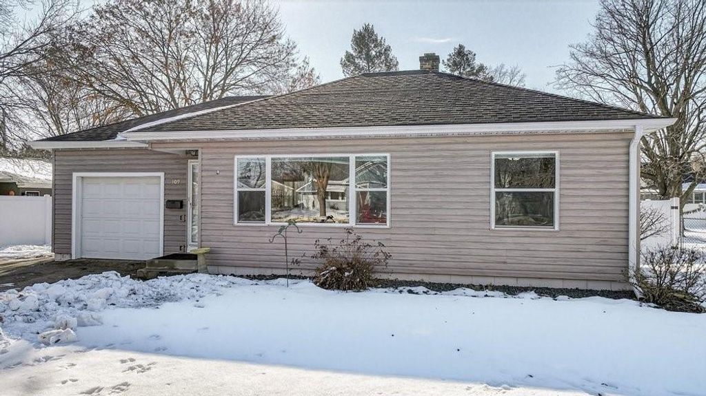 Photo of 109 W Polk AVENUE, Eau Claire, WI 54701 (MLS # 1598340)