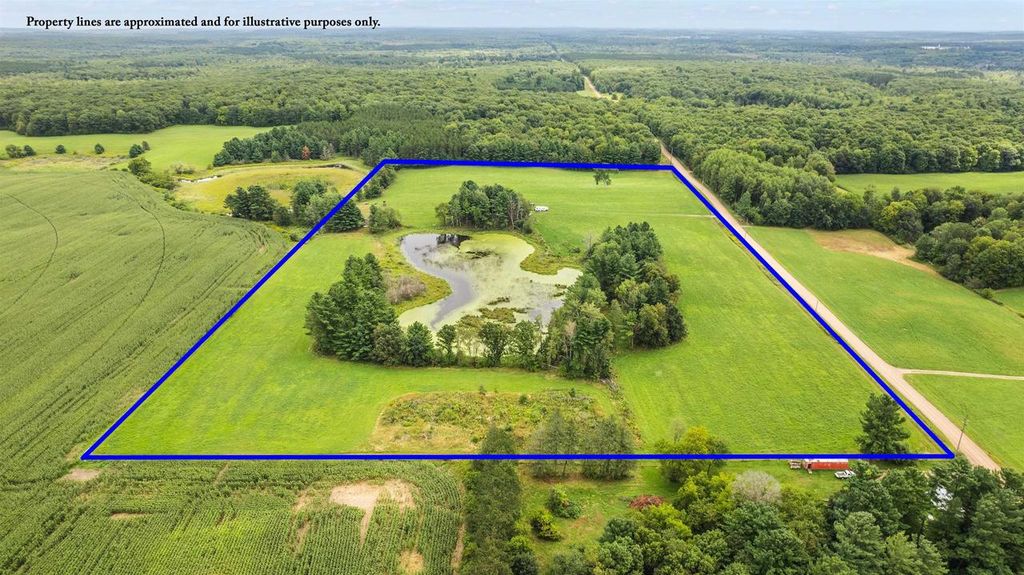 Photo of 10498 E Saumer ROAD, Rosholt, WI 54473 (MLS # 22505787)