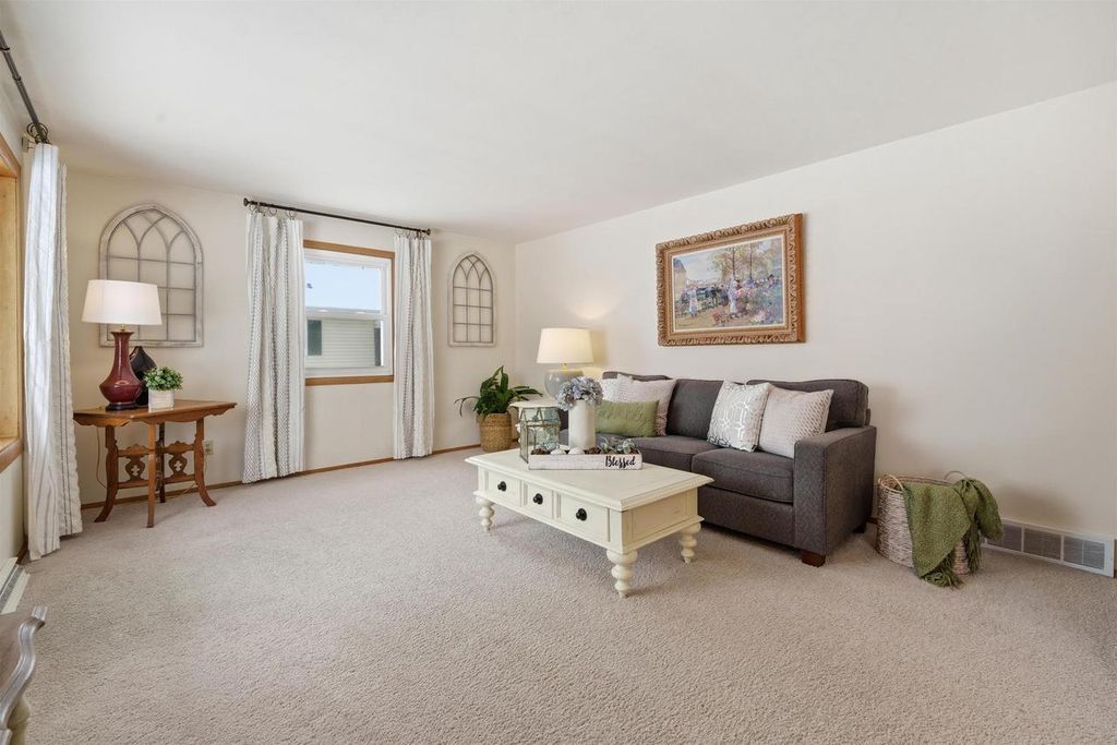 Photo of 107 Ramlen COURT, Appleton, WI 54915 (MLS # 50319491)