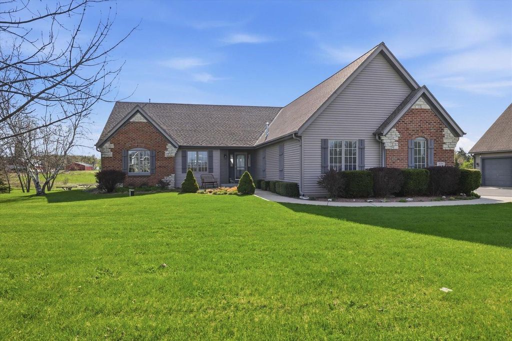 Photo of W334S7280 Milos WAY, Mukwonago, WI 53149 (MLS # 1959129)