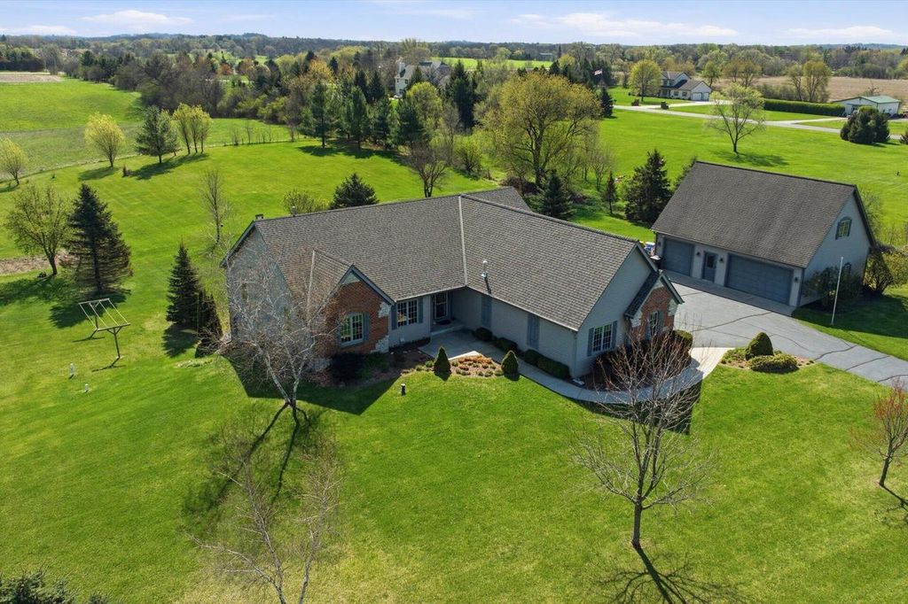 Photo of W334S7280 Milos WAY, Mukwonago, WI 53149 (MLS # 1959129)