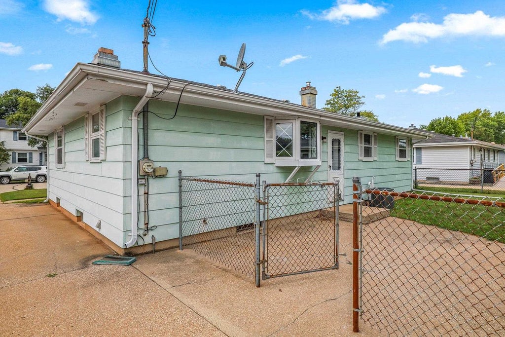 Photo of 1146 Honeysuckle LANE, Neenah, WI 54956 (MLS # 50330513)