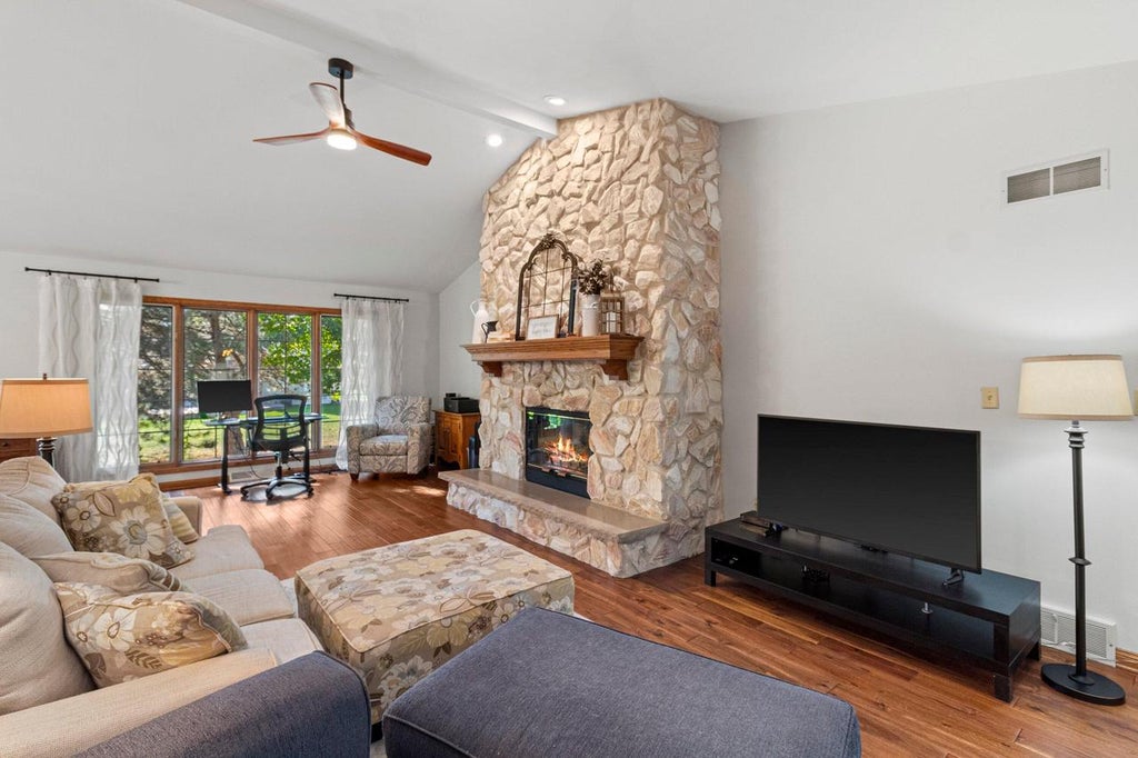 Photo of 7727 W Maple Ridge COURT, Franklin, WI 53132 (MLS # 1977827)