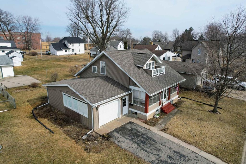 Photo of 935 W Cherry STREET, Lancaster, WI 53813 (MLS # 2018152)