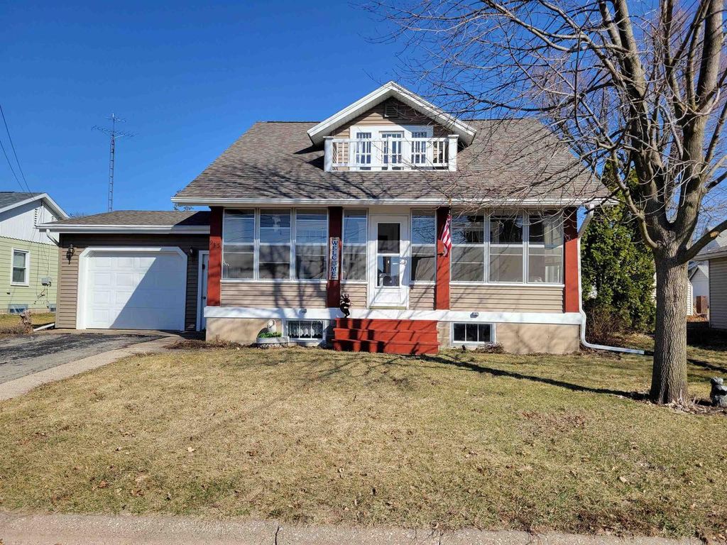 Photo of 935 W Cherry STREET, Lancaster, WI 53813 (MLS # 2018152)