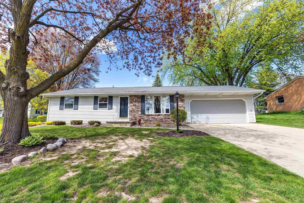 Photo of 1404 Cormier ROAD, Green Bay, WI 54311 (MLS # 50325343)