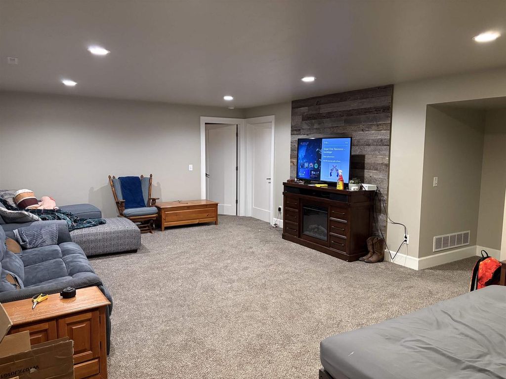 Photo of 432 S Country LANE, Fond Du Lac, WI 54937 (MLS # 50320361)