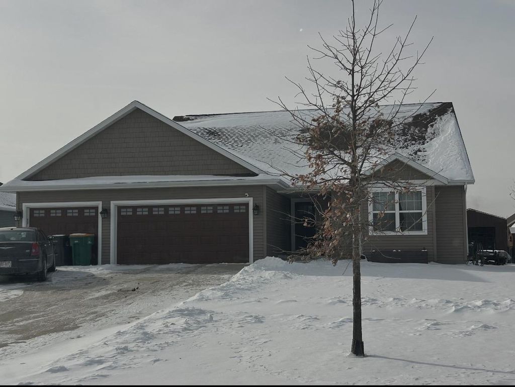 Photo of 432 S Country LANE, Fond Du Lac, WI 54937 (MLS # 50320361)