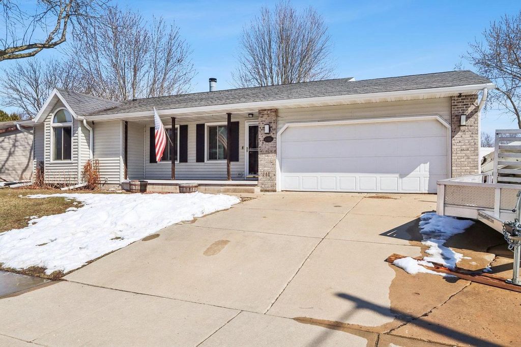 Photo of 1008 Eric LANE, Waunakee, WI 53597 (MLS # 2018922)